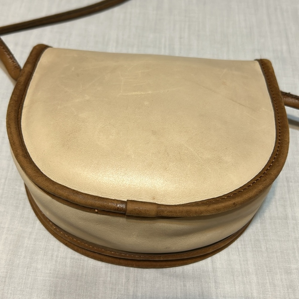 Coach Vintage Elegant Cream and Tan Leather Saddle Bag - Picture 4 of 11